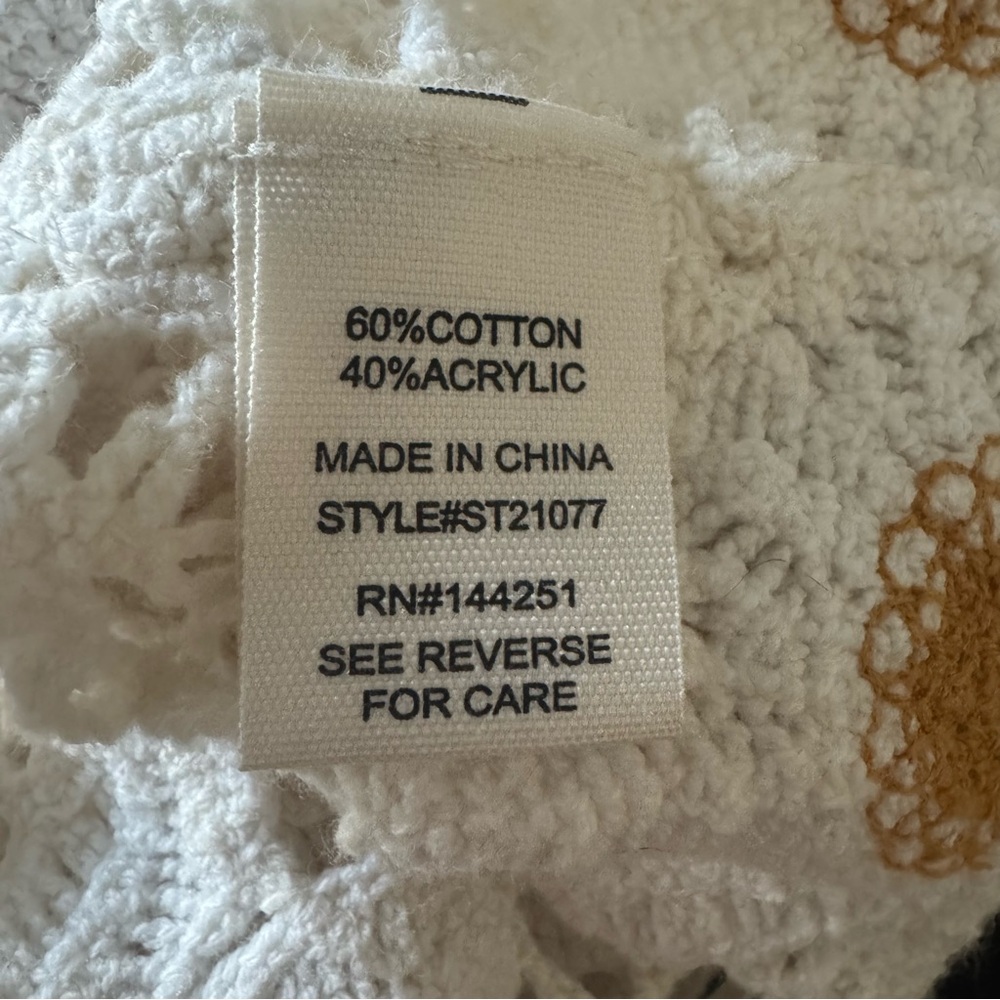 Moon & Madison White and Gold Daisy Crochet Cardigan Women’s size M - Picture 6 of 7